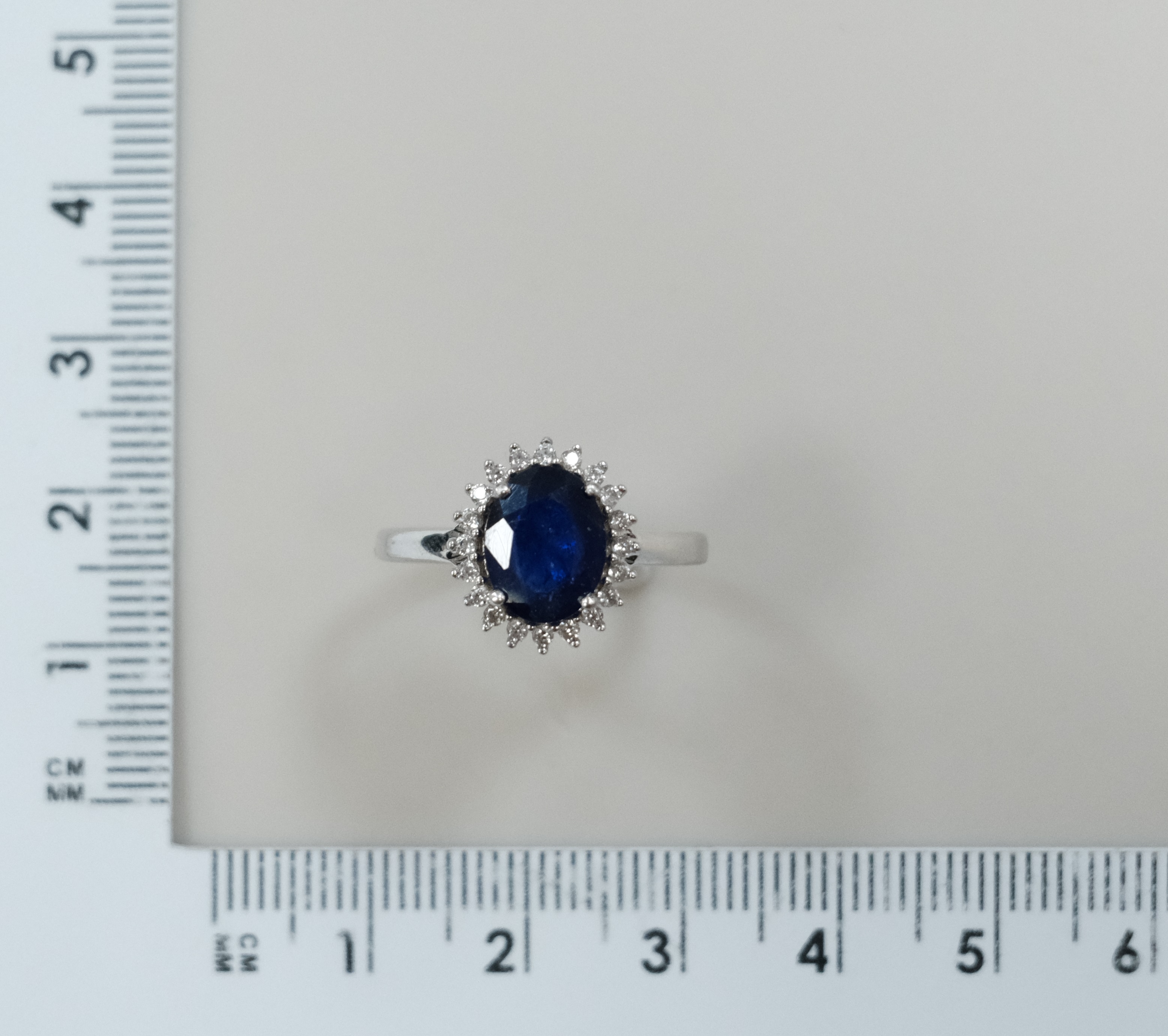 Серебряное кольцо с сапфиром